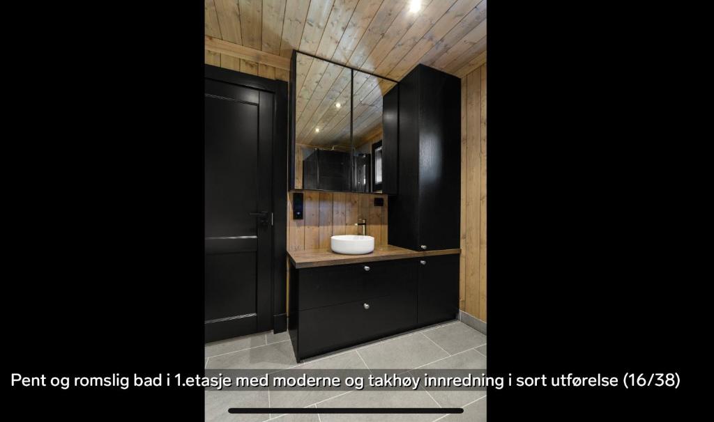 Flott moderne hytte i Holterdalen, 4 soverom, 2 bad, Jacuzzi, garasje photo 2