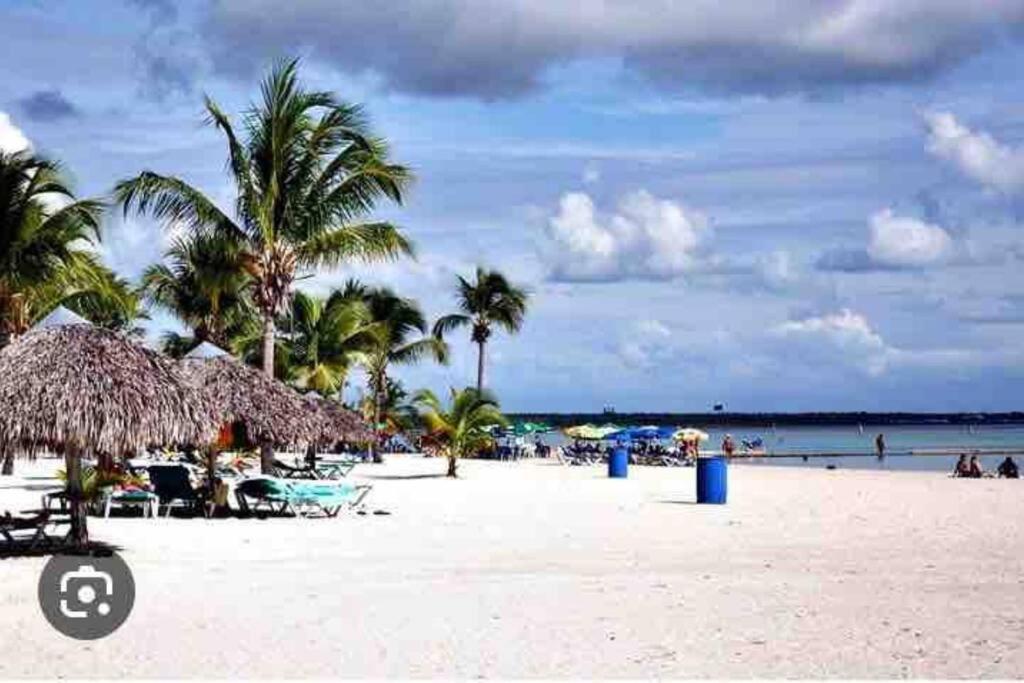 Home away Beach & Airport photo 4