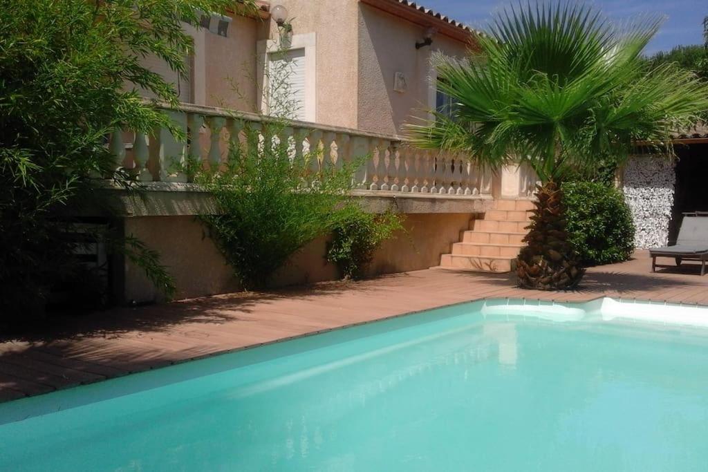villa climatisée avec piscine privée bien placée. photo 1