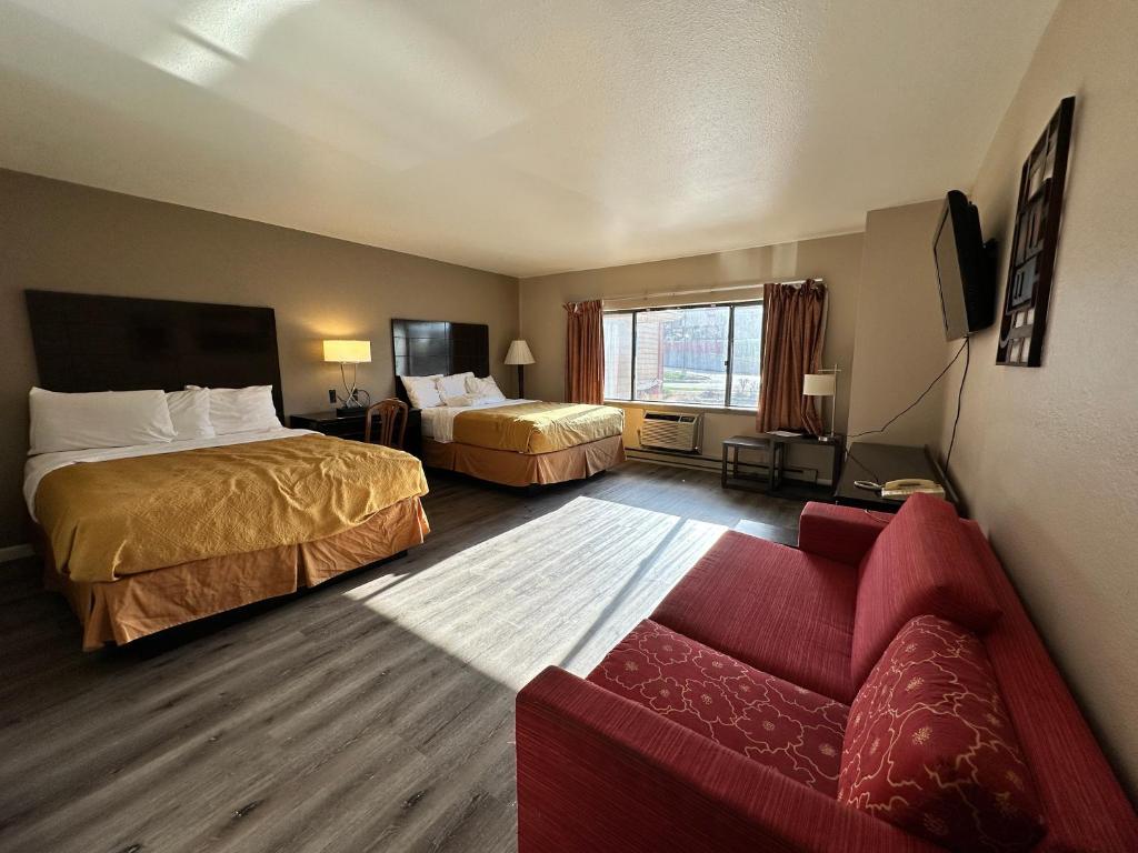 Rodeway Inn & Suites Madison East image