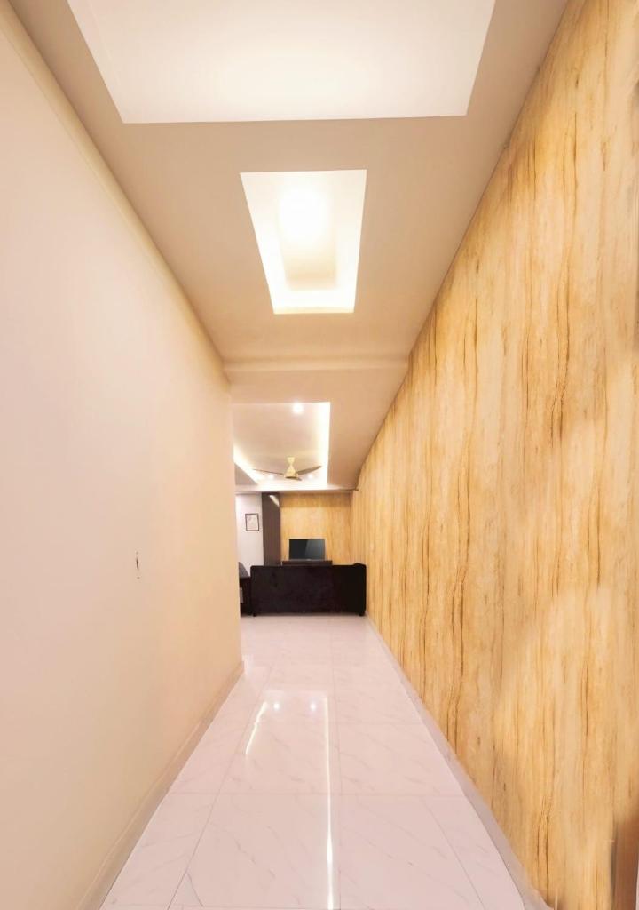 Eco-friendly 1 Bedroom Apartment facing Eiffel tower photo 2