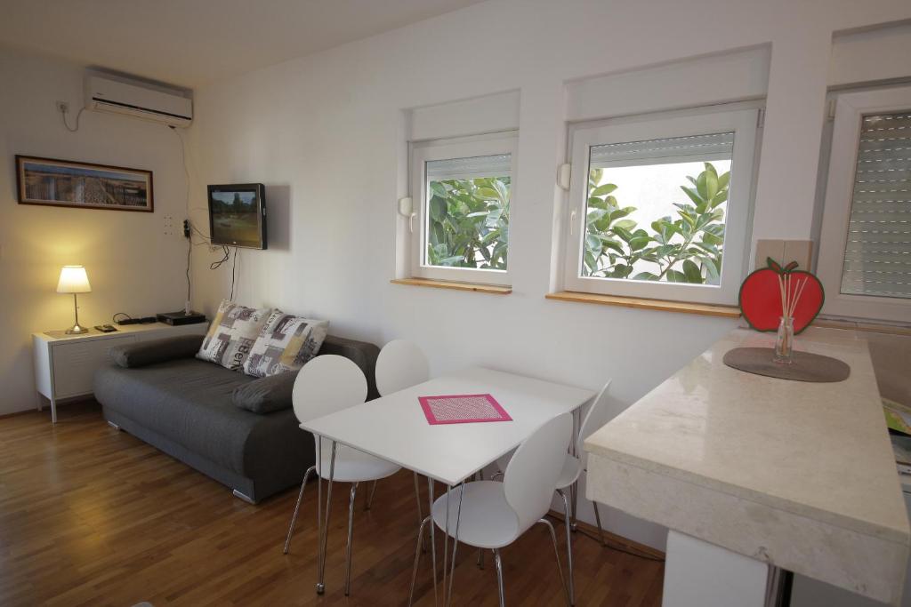 Studio Apartment Danijela photo 2