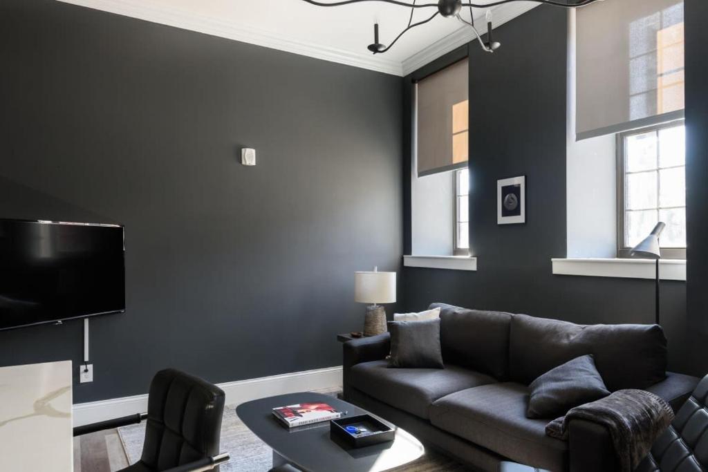 Revitalized 1 BR Apt near City Museum image