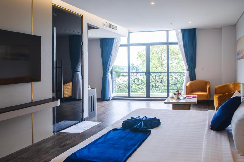 SANDALS AQUILA HOTEL
