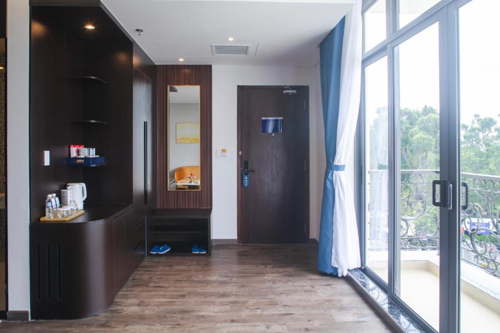 SANDALS AQUILA HOTEL