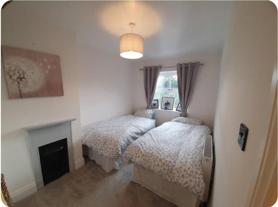 Spacious 3-Bed Home in York Free Parking Sleeps 5