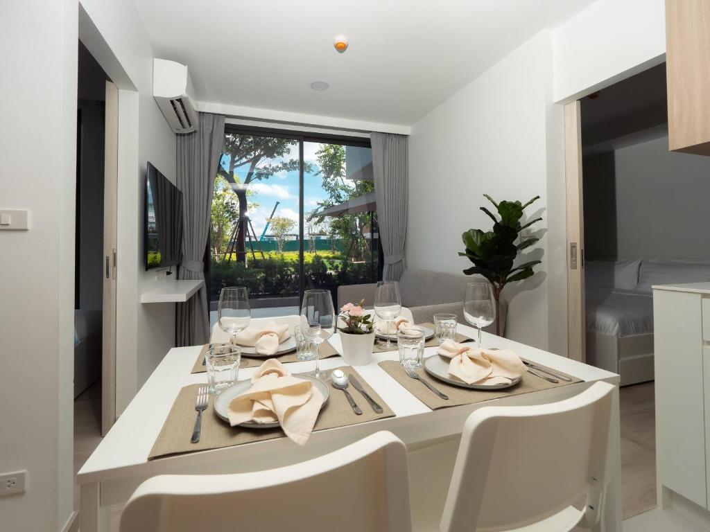 Excellent 2bd apartment with a patio