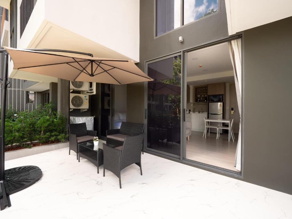 Excellent 2bd apartment with a patio photo 1