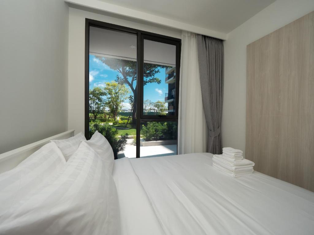 Excellent 2bd apartment with a patio photo 4