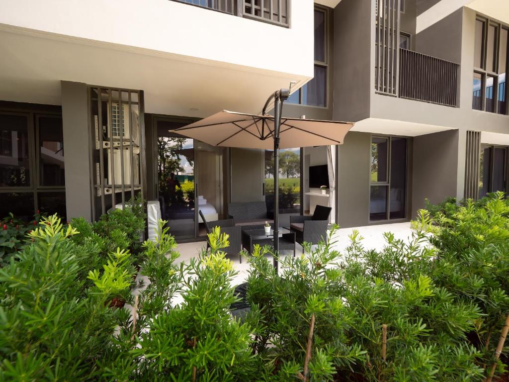Excellent 2bd apartment with a patio photo 3