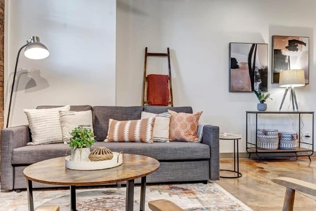 Modern, Insta-Worthy 2B Townhome in Walkable Springfield! photo 3