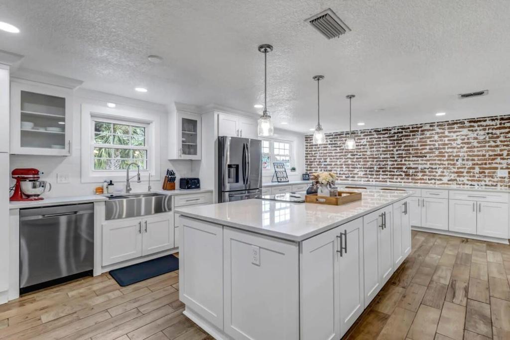 Spacious Home w Pool-Tucked Away in Jax Beach photo 3