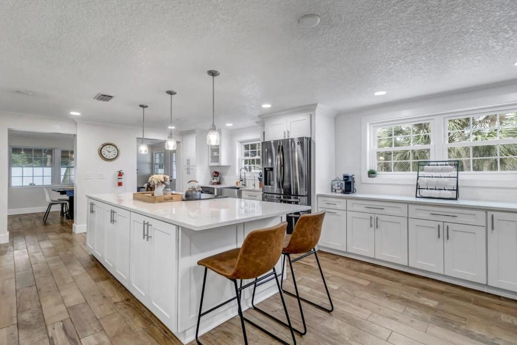 Spacious Home w Pool-Tucked Away in Jax Beach photo 4