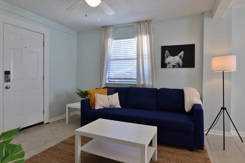 Cozy 1BR Beach Hideaway - One block to beach photo 1