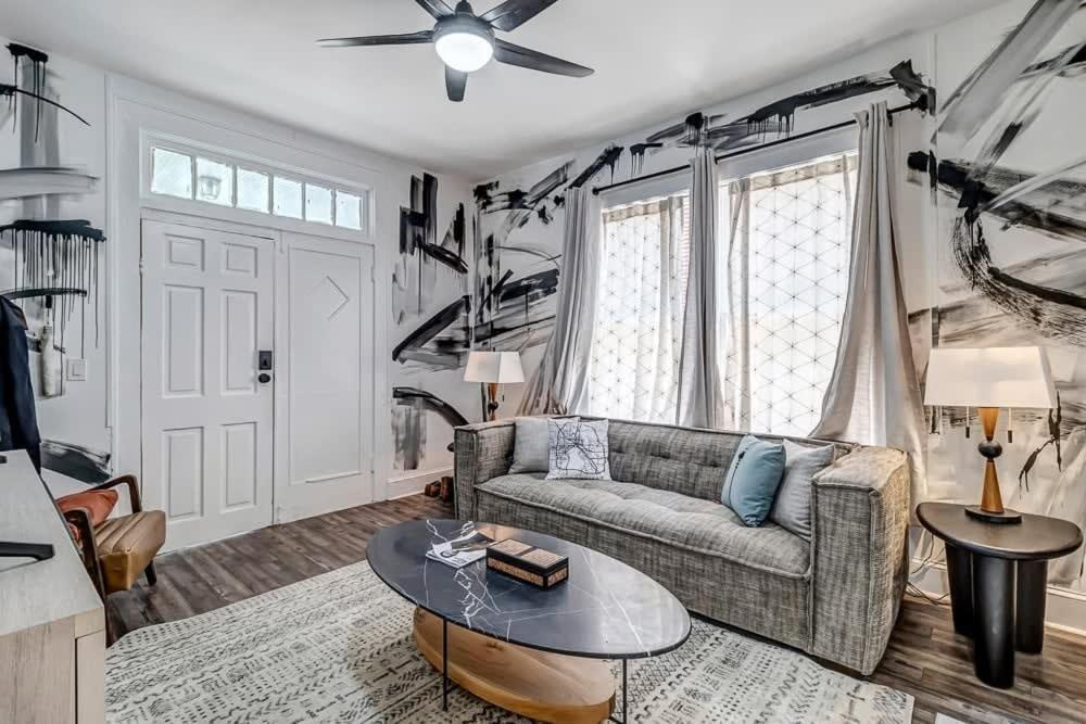 Contemporary Apartment - 5 Min To TIAA Bank Field! photo 1