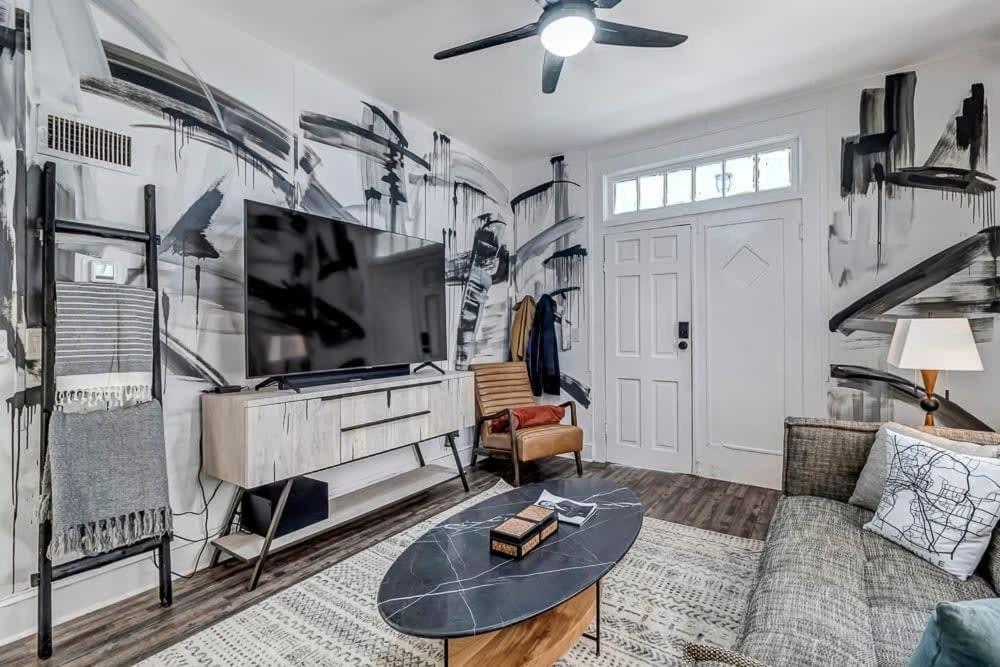 Contemporary Apartment - 5 Min To TIAA Bank Field! photo 2