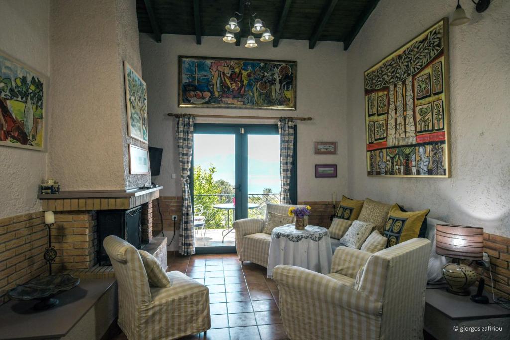 Nerotrivia Villa - Ocean Panorama and Lush Gardens photo 4