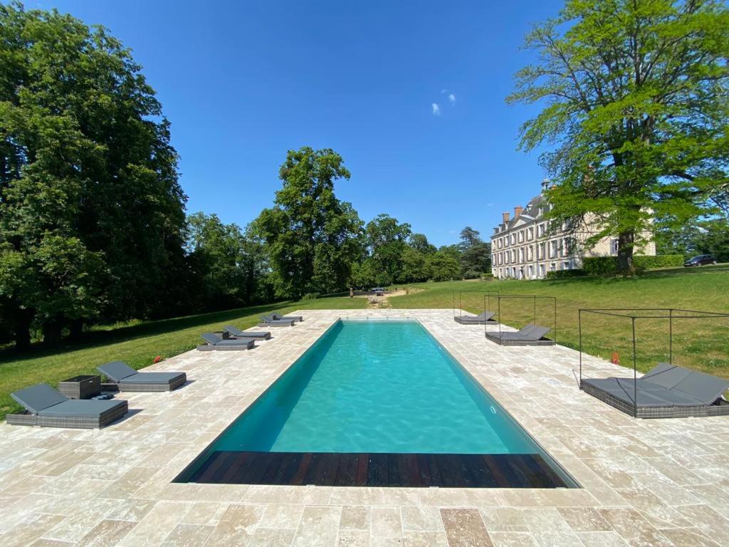 Superb Chateausuites with pool at the Loire & horseboxes for 20 guests photo 2