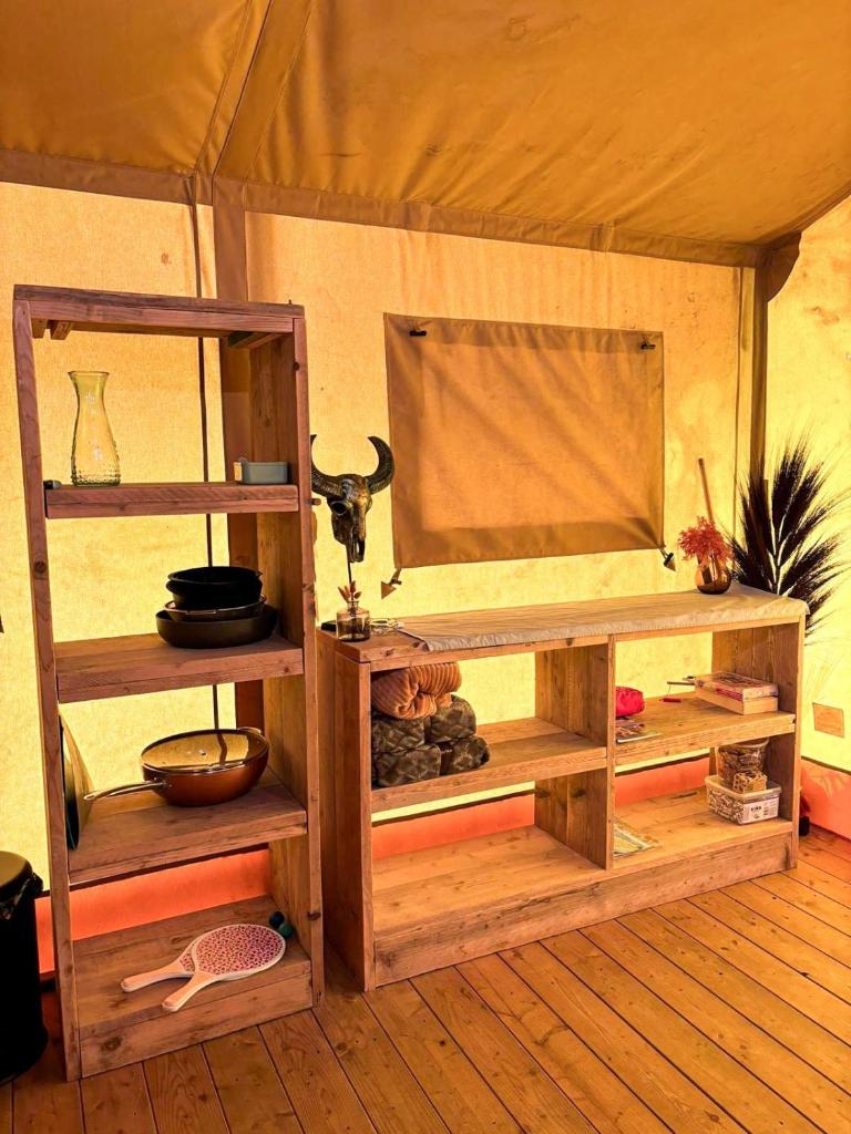 Glamping-tent 'Yatra Nirvana' met privé keuken en regendouche photo 3