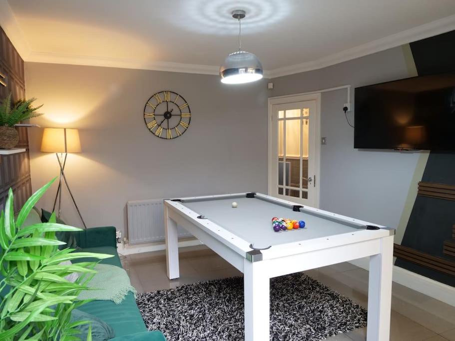 Great Liverpool Location! Room Type - Five-Bedroom House