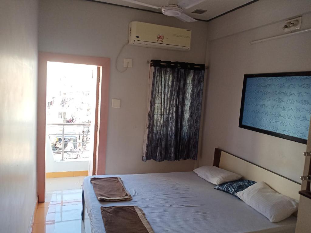 Hotel trimurti photo 1