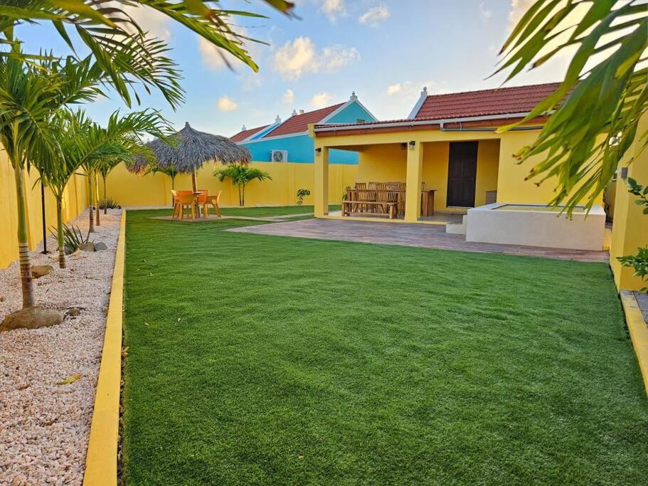 Yellow Cunucu-4 Bedrooms House photo 2