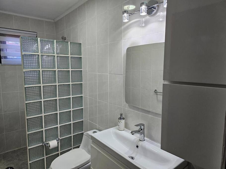 Yellow Cunucu-4 Bedrooms House photo 4