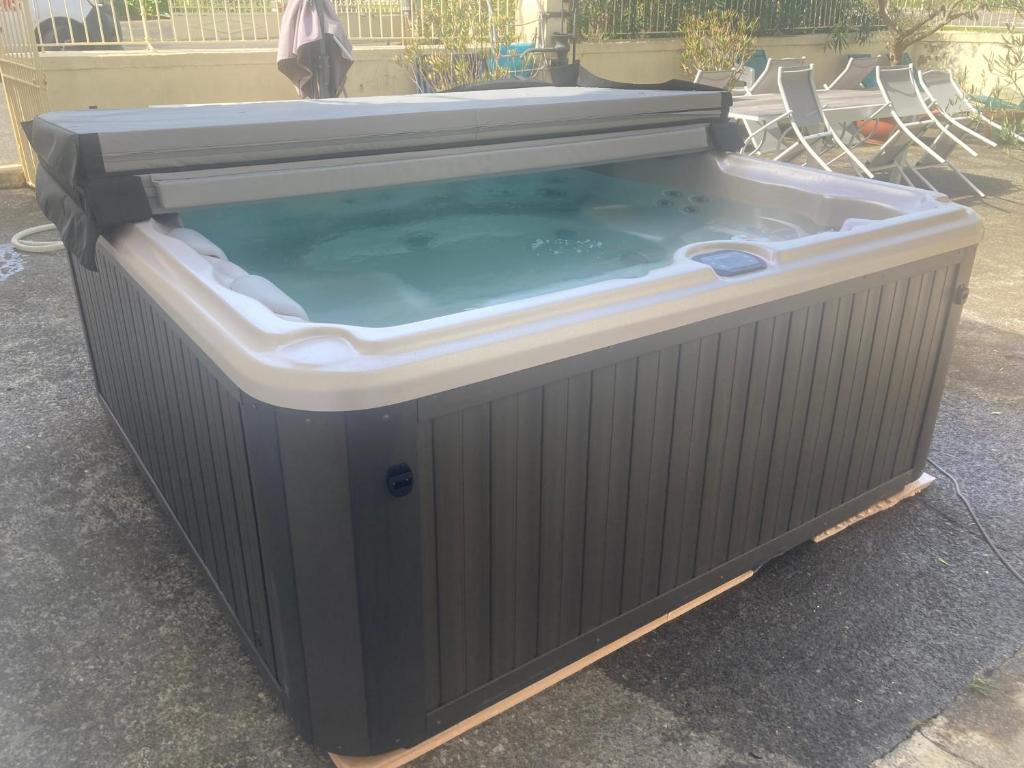 La Maison du soleil L Aulhere 3 étoiles ,Maison familiale 6-7 personnes, Spa , Massages bien-être en option photo 4