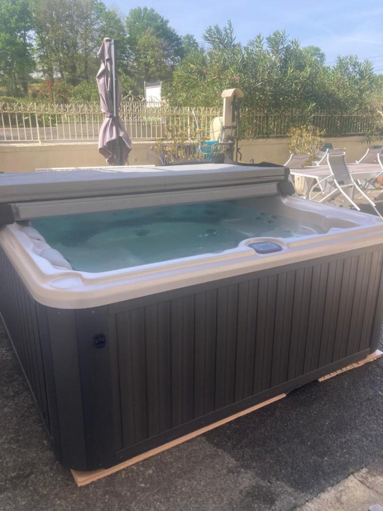 La Maison du soleil L Aulhere 3 étoiles ,Maison familiale 6-7 personnes, Spa , Massages bien-être en option photo 3