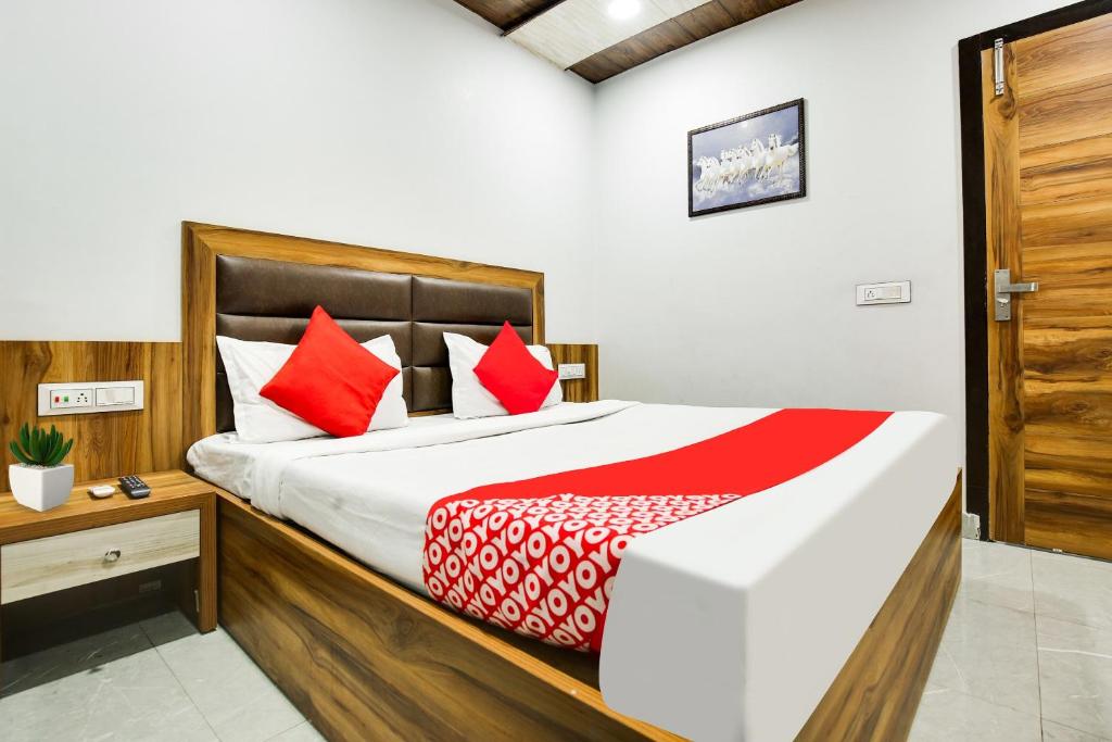 Flagship Hotel Crown photo 2