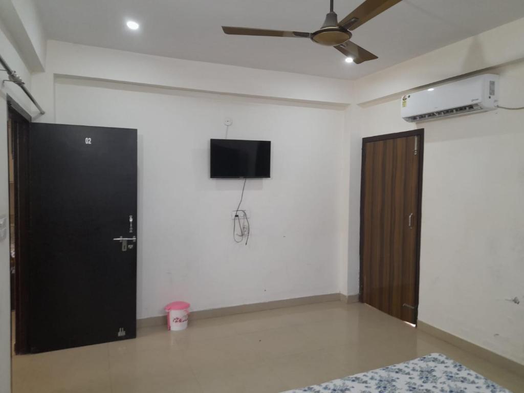 CR Guest House