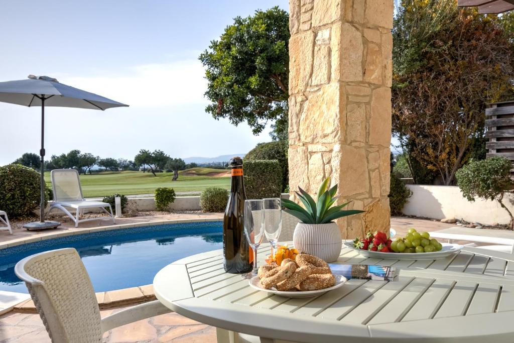 2 bedroom Villa Kornos with private pool and golf views, Aphrodite Hills Resort photo 2
