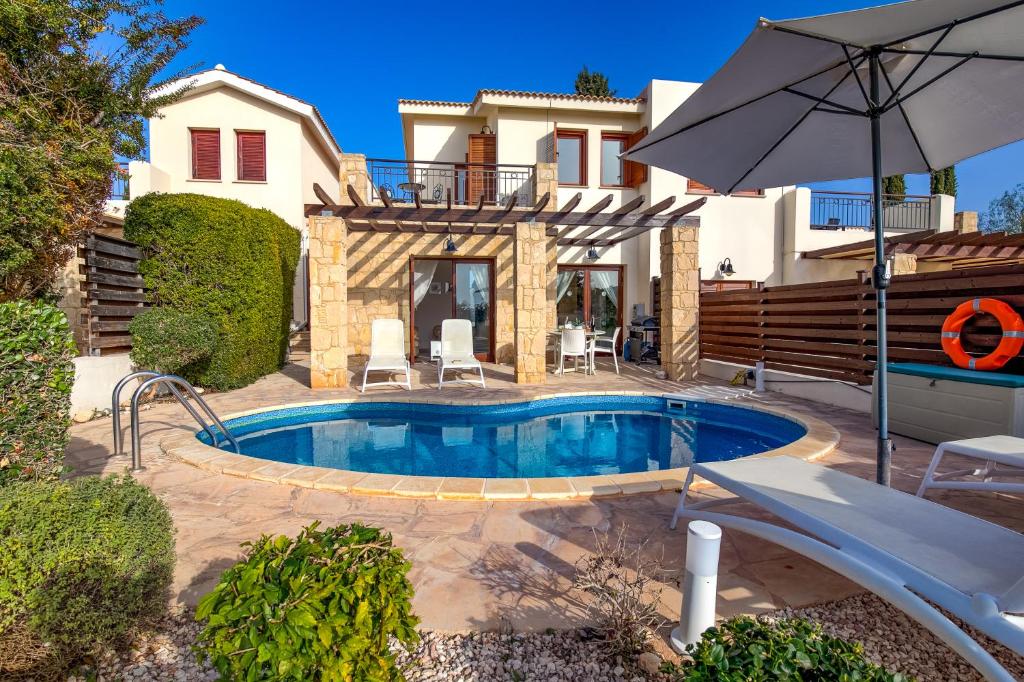 2 bedroom Villa Kornos with private pool and golf views, Aphrodite Hills Resort photo 1