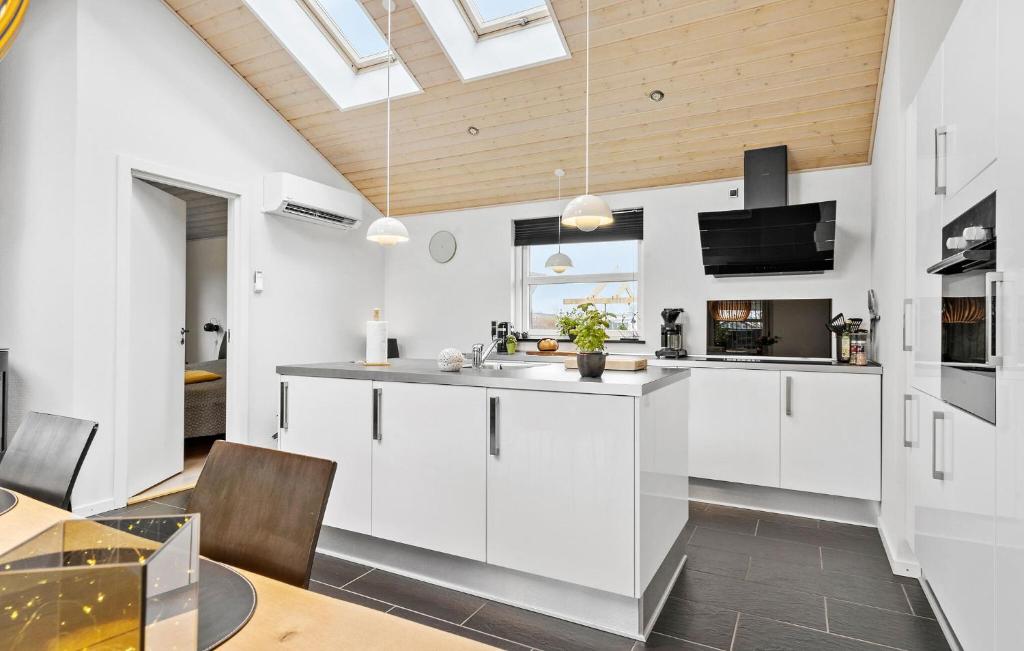 3 Bedroom Beautiful Home In Tarm photo 4
