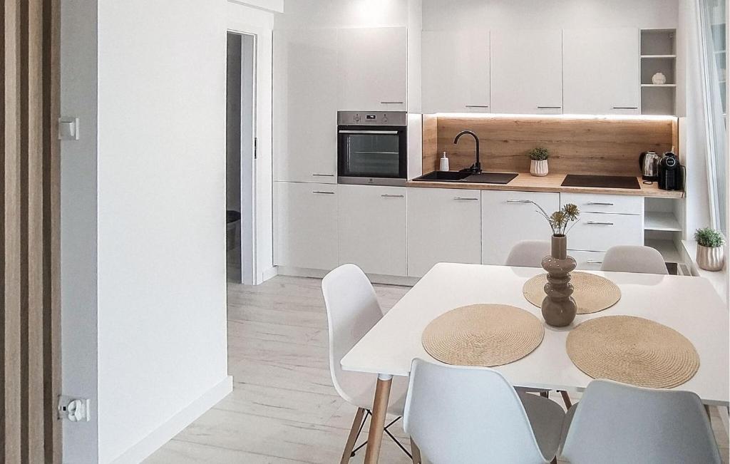 2 Bedroom Beautiful Apartment In Biskupiec photo 4
