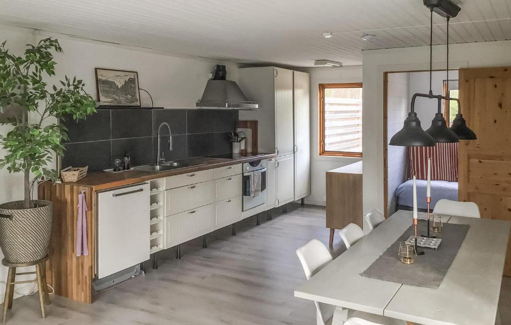 Awesome Home In Norrtlje With Wifi photo 4