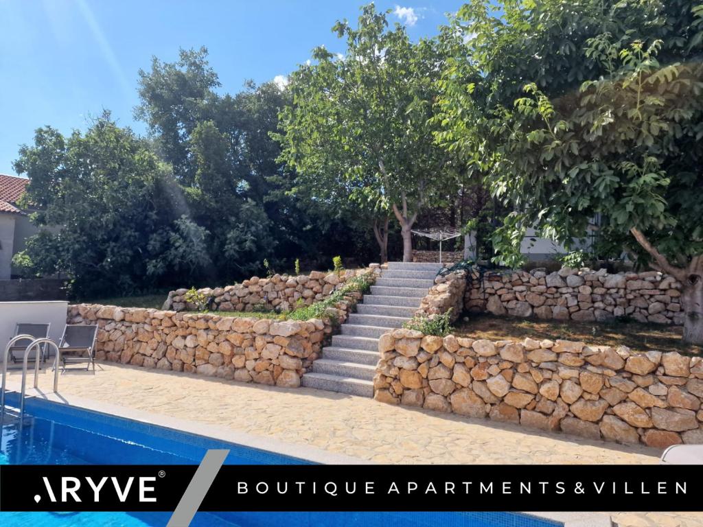 ARYVE® Boutique-Ferienvilla mit Meerblick, Pool und Design-Interieur in Bribir photo 1