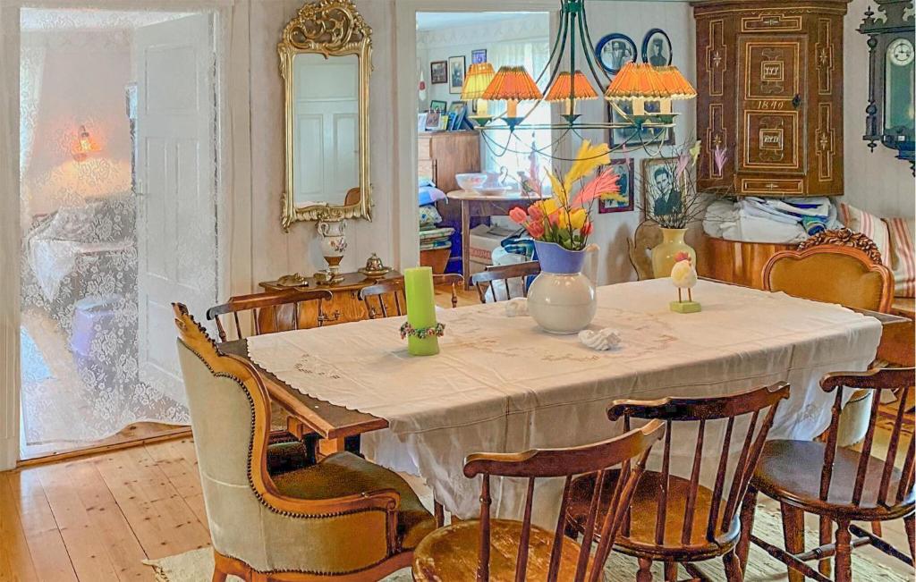 Gorgeous Home In Lnsboda With Lake View photo 2