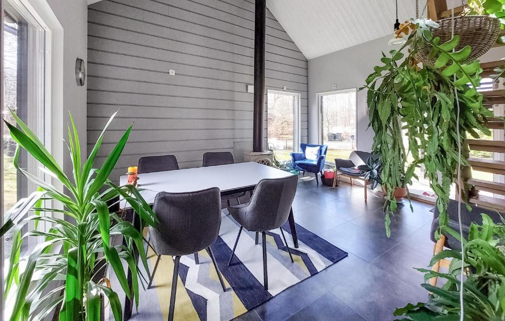 2 Bedroom Cozy Home In Hssleholm photo 4