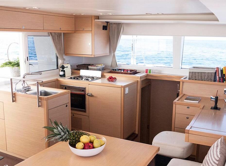 Catamaran Lagoon 450 photo 3