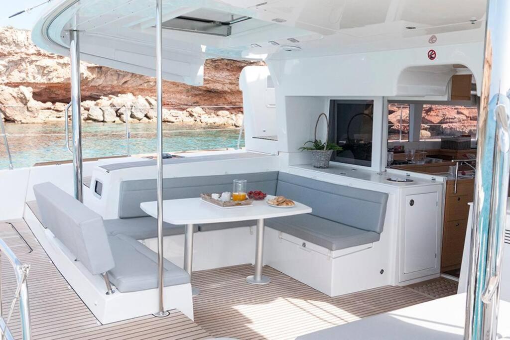 Catamaran Lagoon 450 photo 2