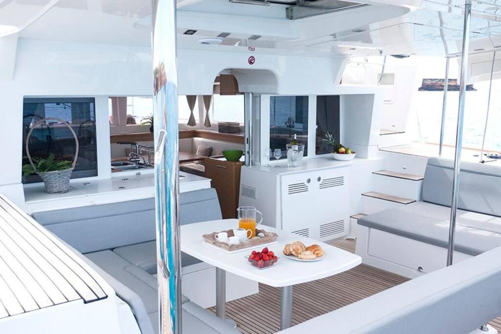 Catamaran Lagoon 450 photo 1