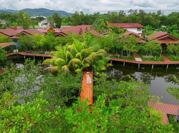The Secret Lagoon photo 2