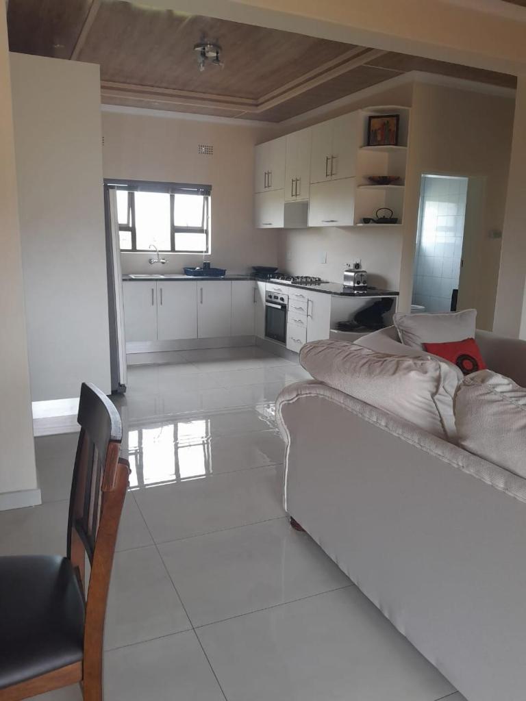 PHIL M AND PARTNERS ESTATES. photo 3