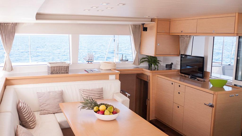 Catamaran Lagoon 450 photo 4