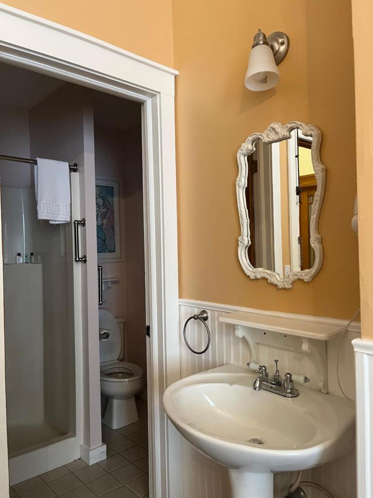 Terrace Inn and 1911 Restaurant Room Type - Twin Room with Shower