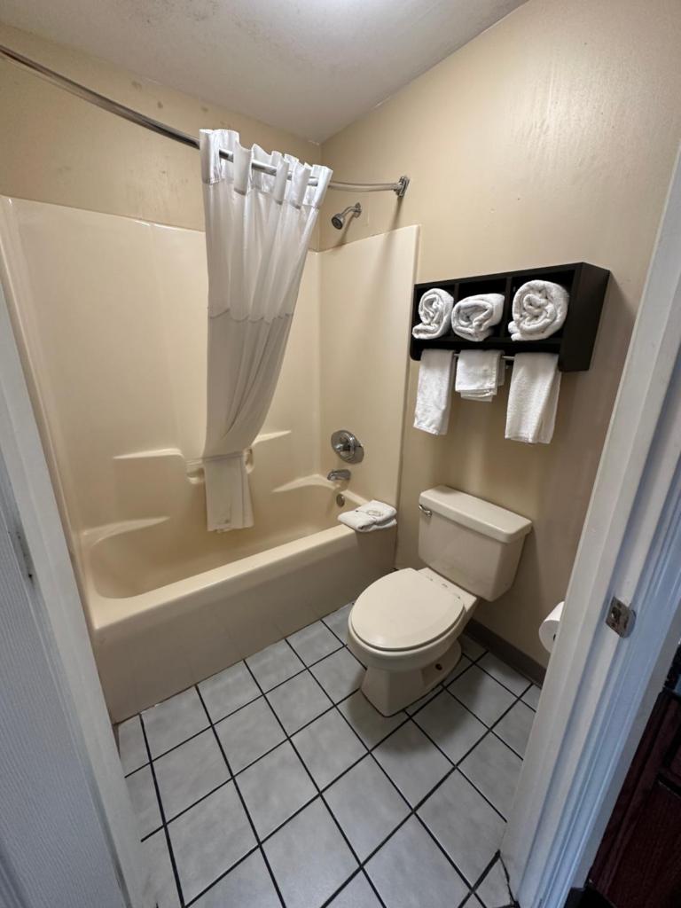 BAYMONT BY WYNDHAM THOMASVILLE photo 1