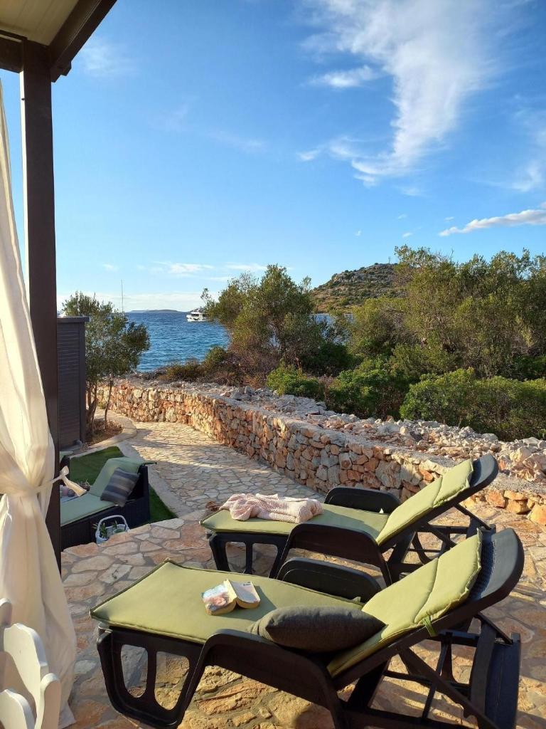 Tolles Ferienhaus in Kornati mit Whirlpool, Terrasse und gemeinschaftlichem Pool photo 4