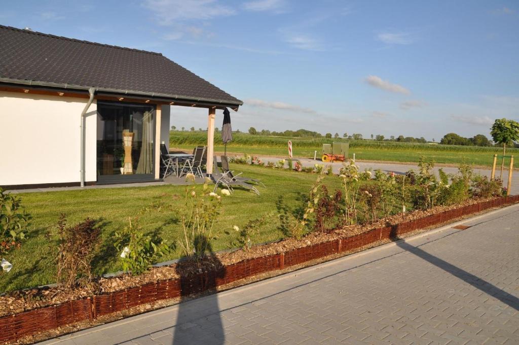 G13 Nordsee freihstehendes Ferienhaus in Eckwarderhörne mit Garten, Waschtrockner, Fahrradschuppen