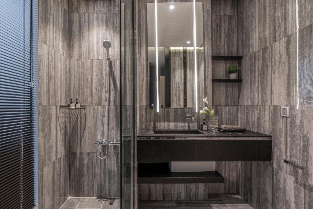 M Village Nguyễn Kiệm - Cosmo Airport Hotel